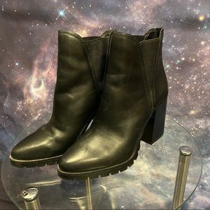 Sam Edelman Black Heeled Chelsea Booties Pointed Toe with Tread - 10 US
